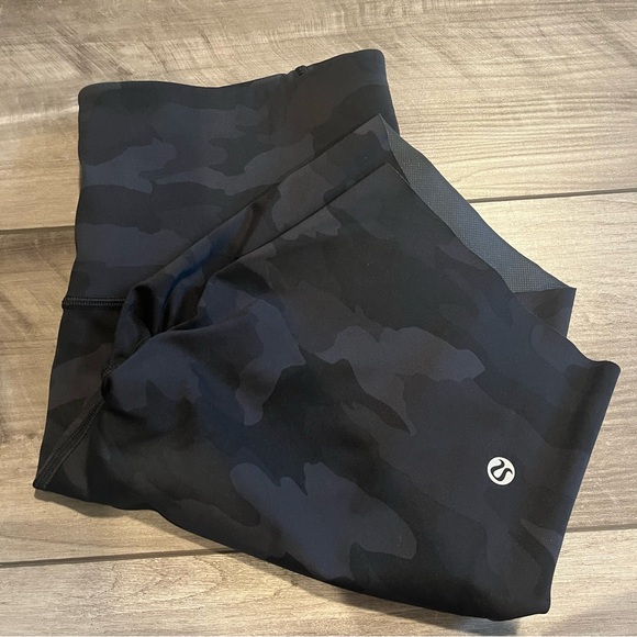 Lululemon Base Pace High-Rise Short 8"
Heritage 365 Camo Deep Coal Multi, Sz 10 - Picture 4 of 5